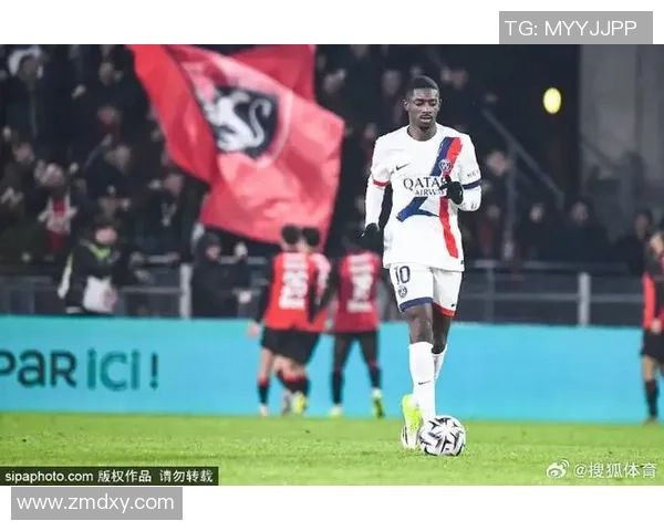足总杯激战:巴黎圣日耳曼与波尔图平局红牌事件引发全场热议